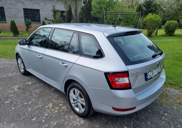 Skoda Fabia cena 32500 przebieg: 225000, rok produkcji 2019 z Poręba małe 121
